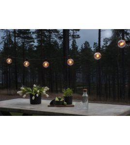 LED KOPPELBAAR LICHTSNOER FEESTVERLICHTING STARTSET, 10 GLOBES EXTRA WARMWITTE FILAMENT POWERLED, 4 TRAPS DIMMER, LENGTE 10M, VERWISSELBARE LICHTBRON, SPACING 100CM, 10M AANSLUITSNOER, ZWARTE KABEL, MEMORYFUNCTIE, OPHANGOOGJES, 24V BUITENTRAFO, VERLE